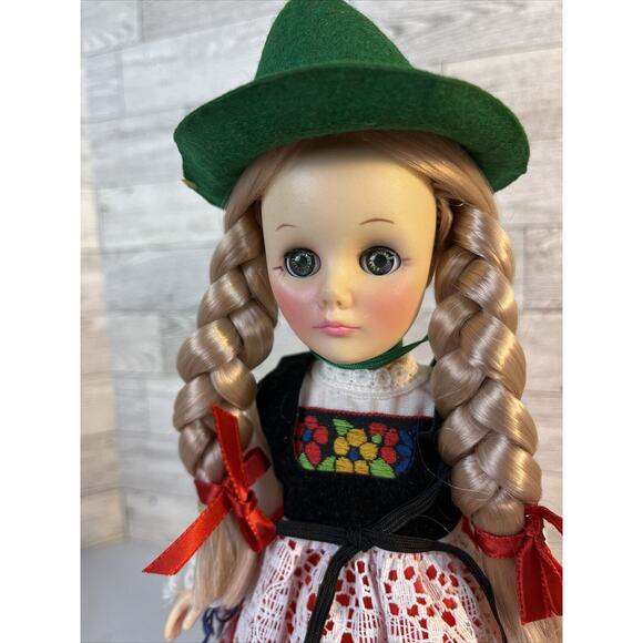 11.5” Switzerland Effanbee Dolls of the World Vintage 1976 Switzerland On Stand - Picture 2 of 8